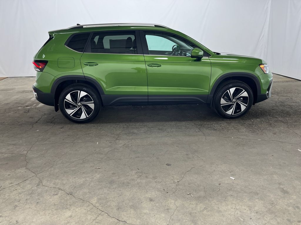 New 2026 Volkswagen Taos 1.5T SE SUV
