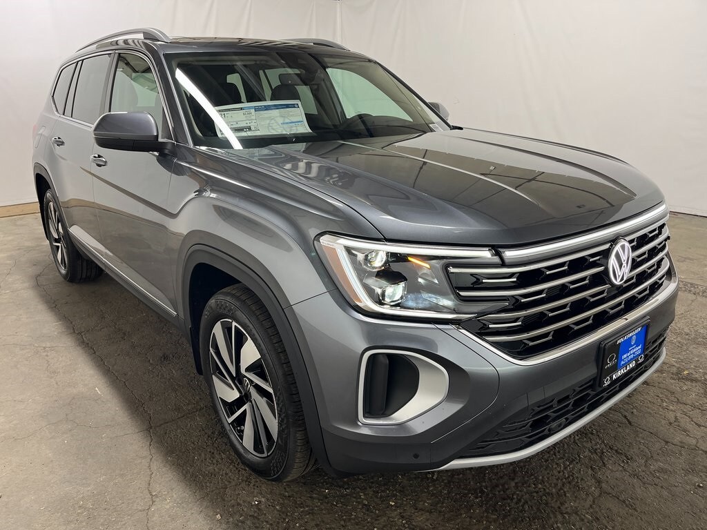 2025 Volkswagen Atlas SEL photo 3