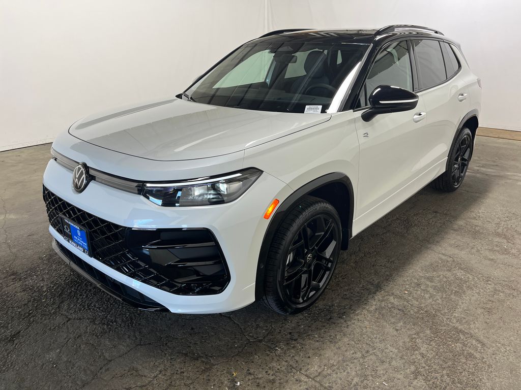 2026 Volkswagen Tiguan 2.0T SE R-Line Black 4Motion's photo