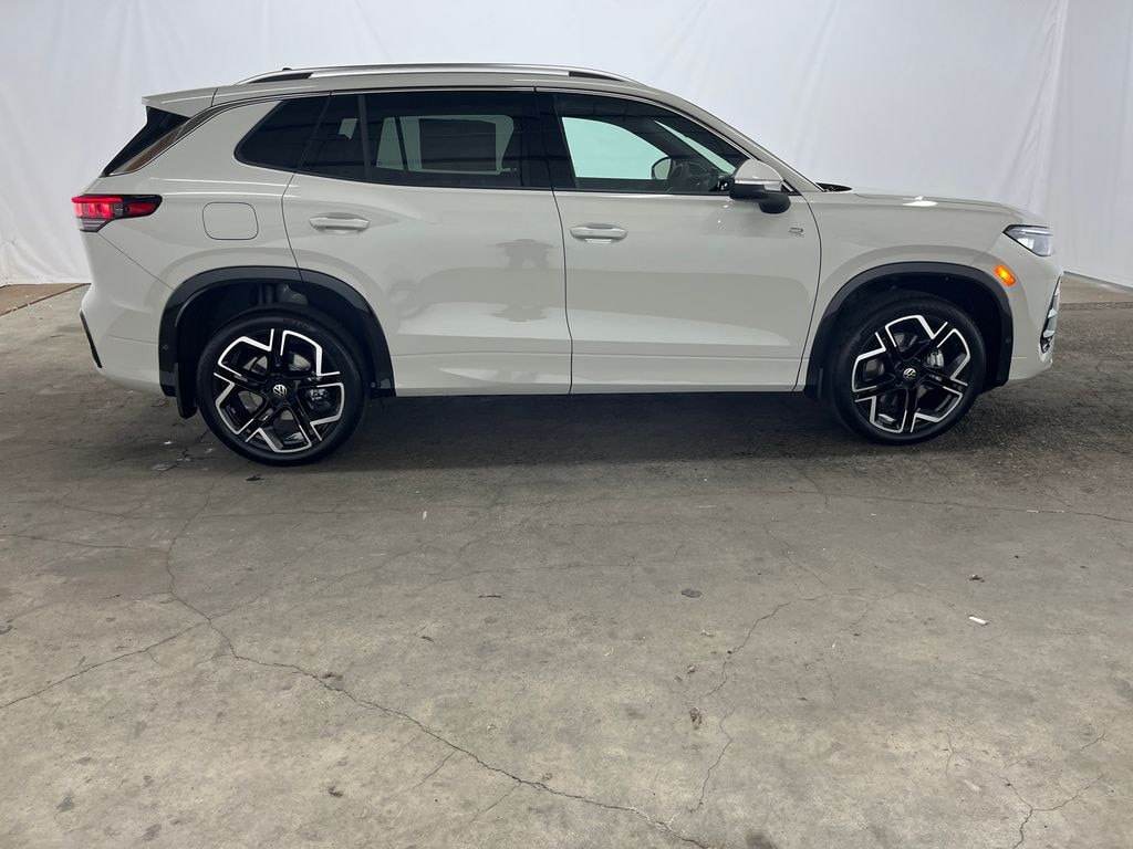 New 2026 Volkswagen Tiguan SEL R-Line Turbo SUV