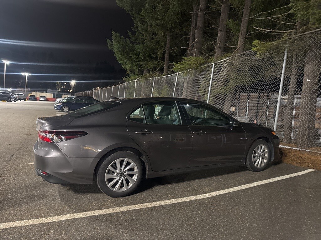 2023 Toyota Camry LE photo 4