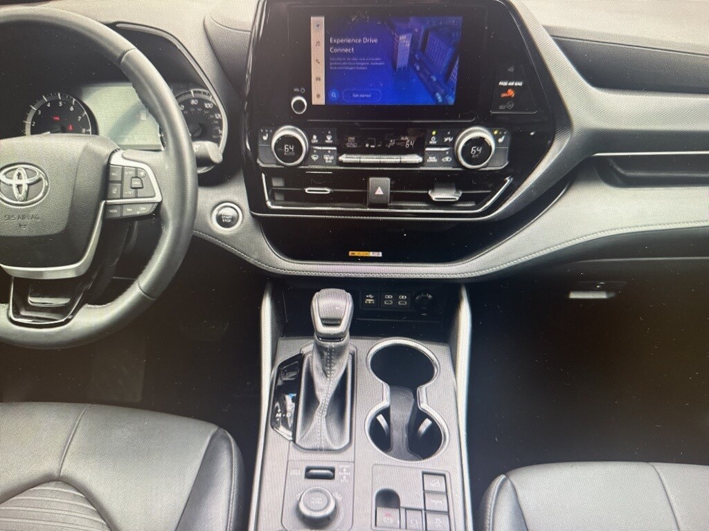2024 Toyota Highlander LE photo 2
