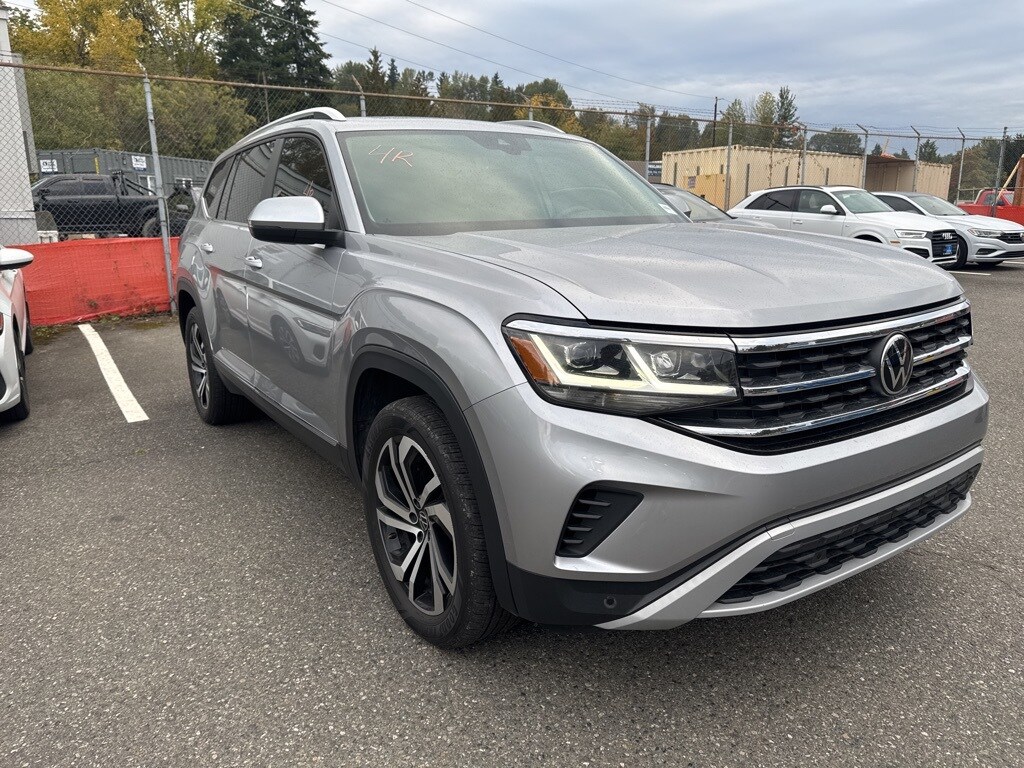 2023 Volkswagen Atlas SEL photo 3