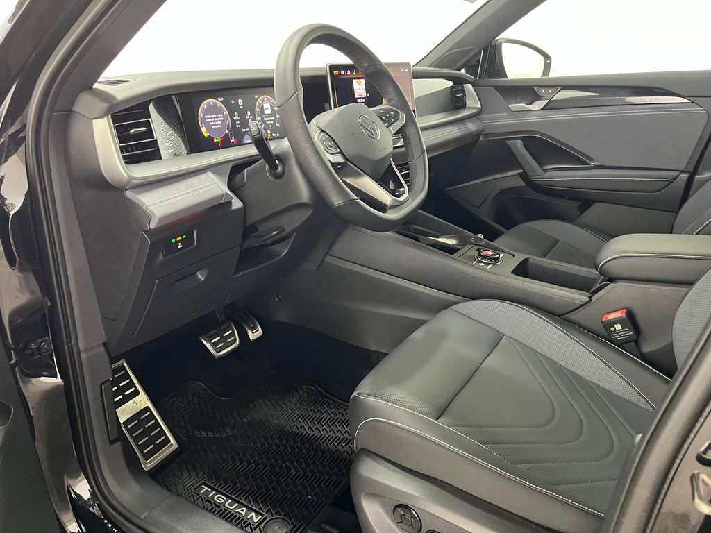 2026 Volkswagen Tiguan SE R-LINE BLACK - Photo 11