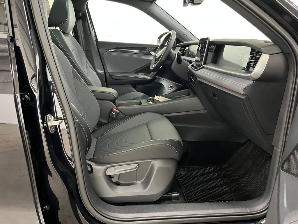 2026 Volkswagen Tiguan SE R-LINE BLACK - Photo 14