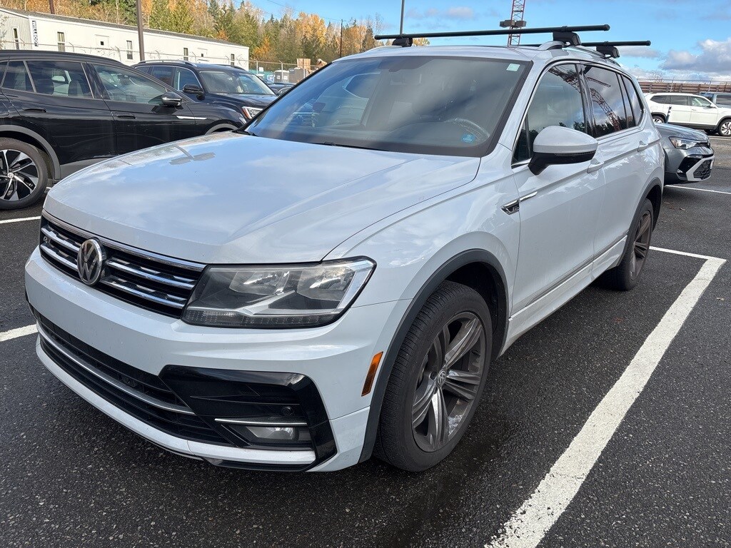 2019 Volkswagen Tiguan SEL R-Line photo 2