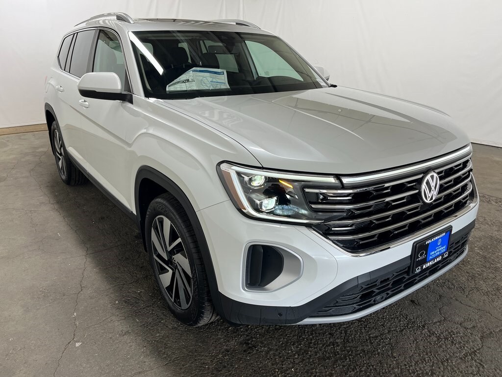 2025 Volkswagen Atlas SEL photo 3