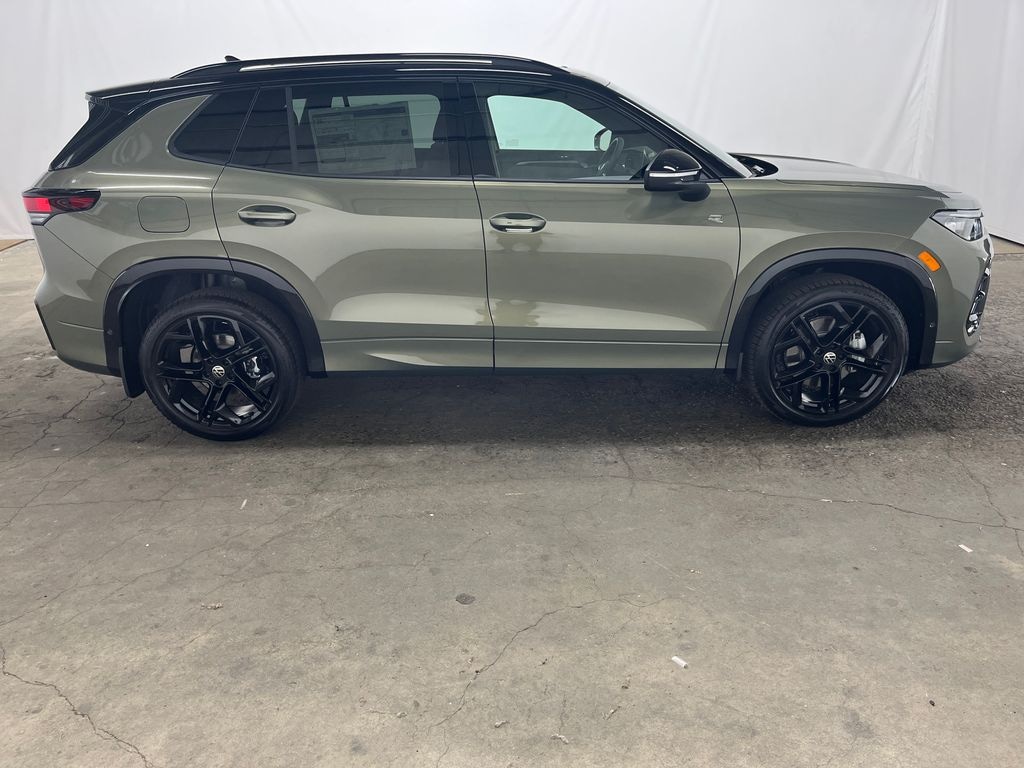 New 2026 Volkswagen Tiguan 2.0T SE R-Line Black SUV