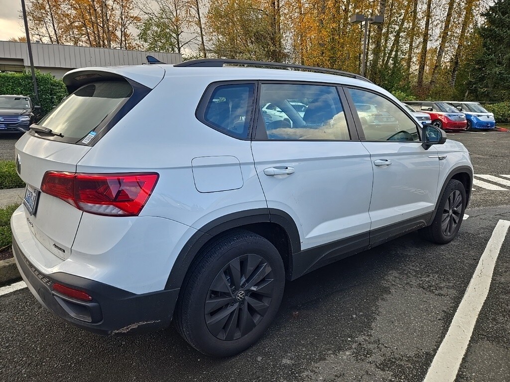 2022 Volkswagen Taos S photo 3