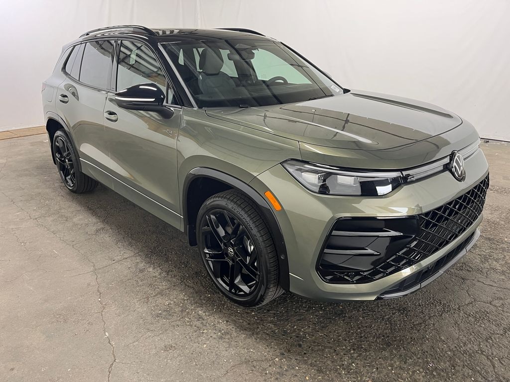 New 2026 Volkswagen Tiguan 2.0T SE R-Line Black SUV