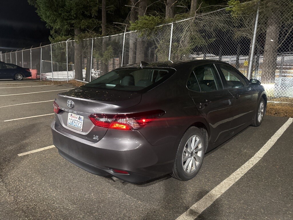 2023 Toyota Camry LE photo 3