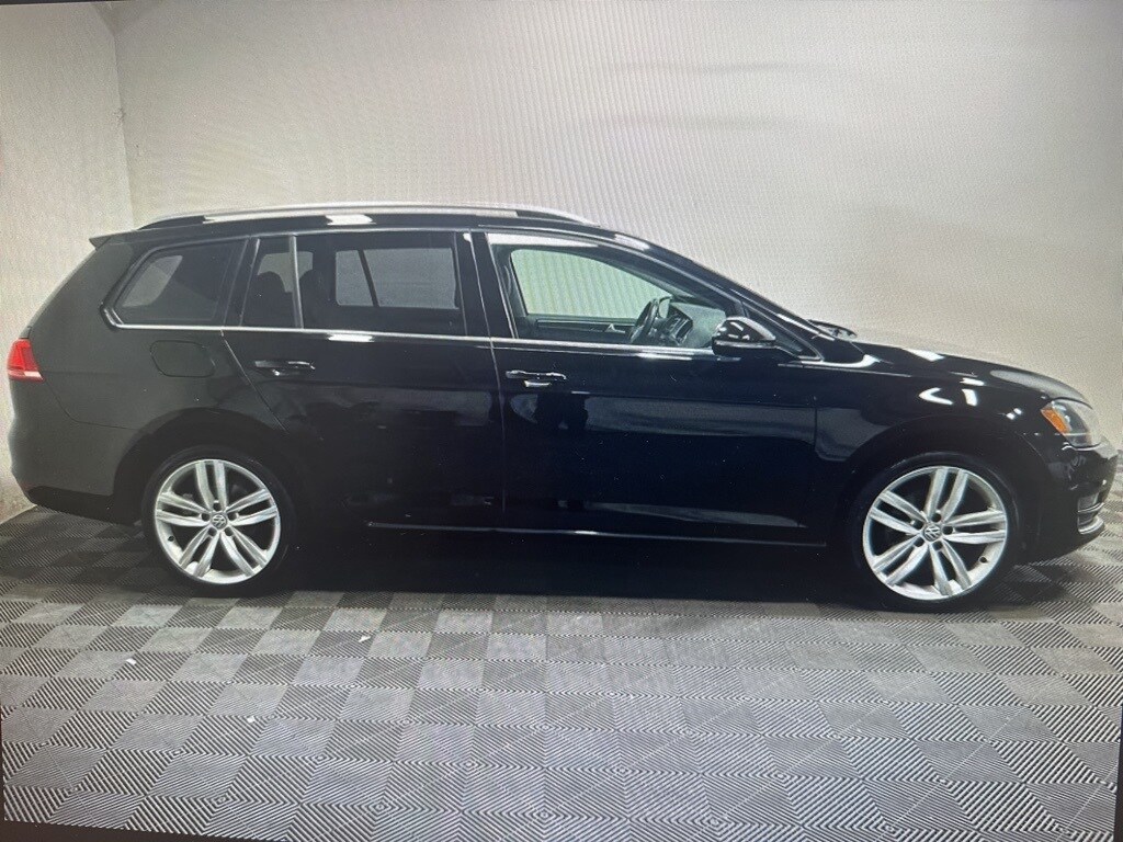 2015 Volkswagen Golf SportWagen SEL photo 2
