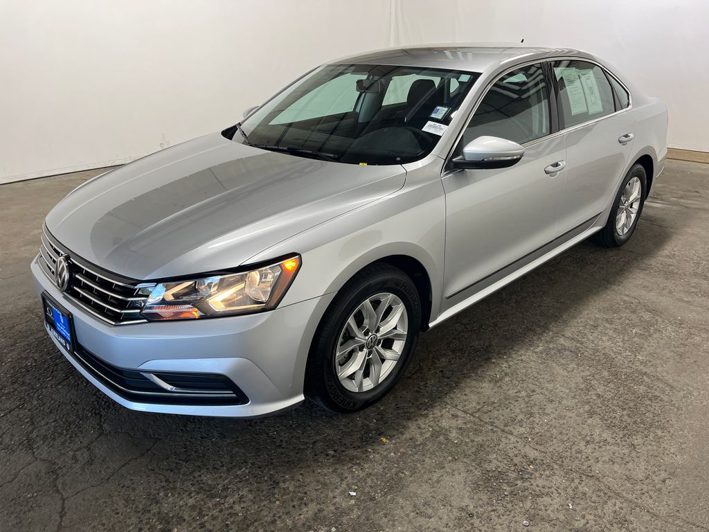 2017 Volkswagen Passat 1.8T S Auto's photo