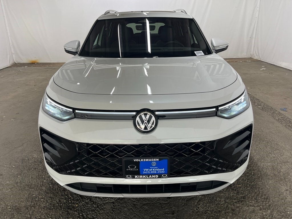 2025 Volkswagen Tiguan SEL R-Line Black photo 2