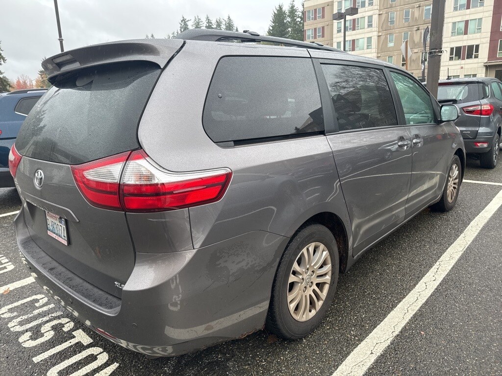 Used 2017 Toyota Sienna XLE Minivan/Van