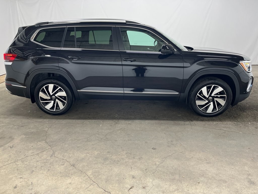 2025 Volkswagen Atlas SEL photo 4