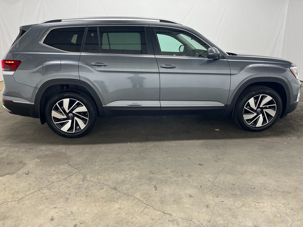 2025 Volkswagen Atlas SEL photo 4