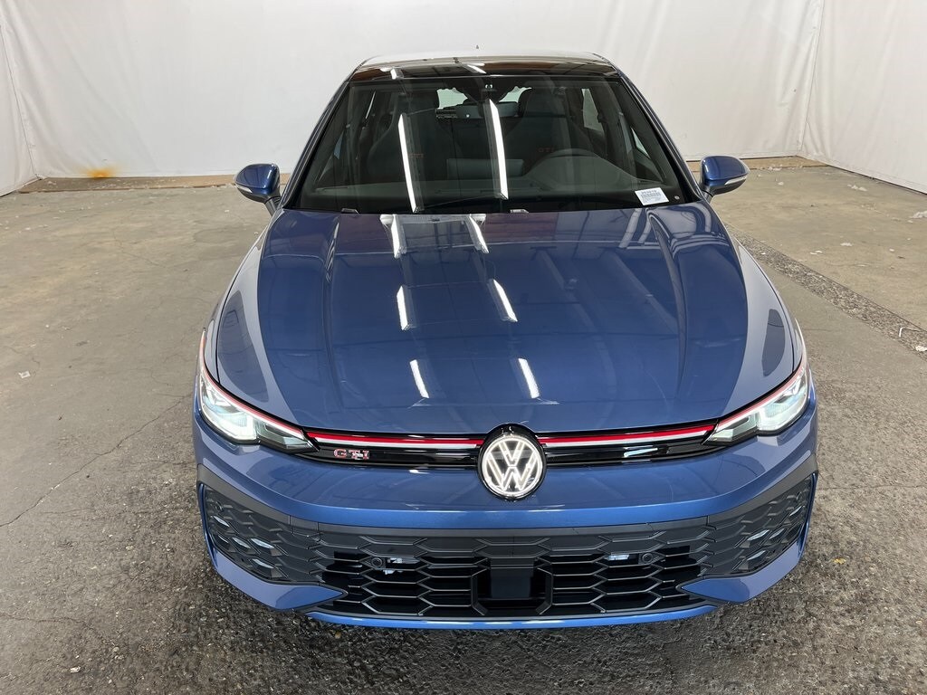 2025 Volkswagen Golf GTI SE photo 2