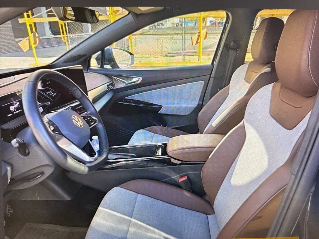2023 Volkswagen ID.4 Pro photo 2