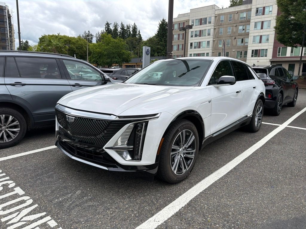 Used 2024 Cadillac Lyriq Luxury SUV