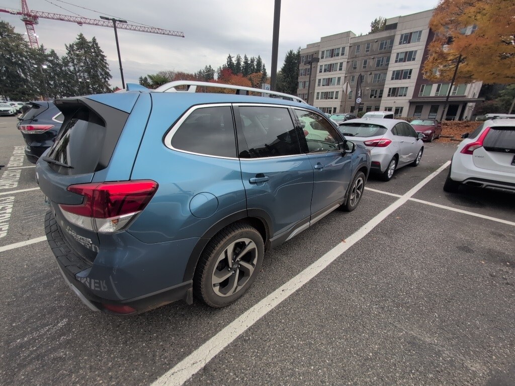 2022 Subaru Forester Touring photo 3