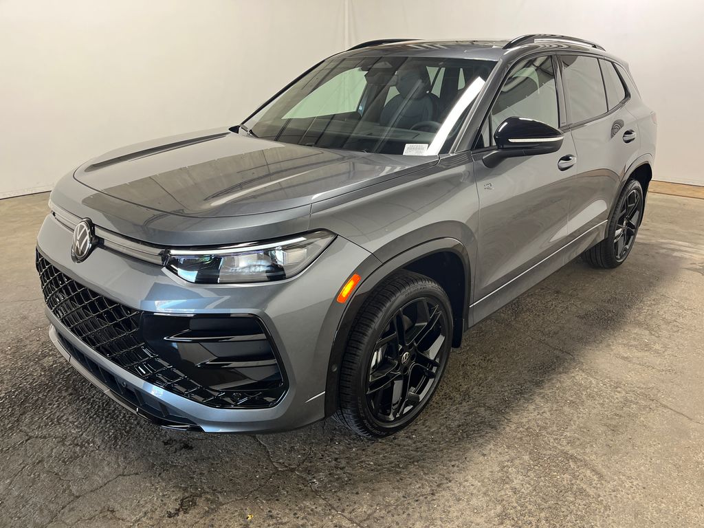 2026 Volkswagen Tiguan 2.0T SE R-Line Black 4Motion's photo