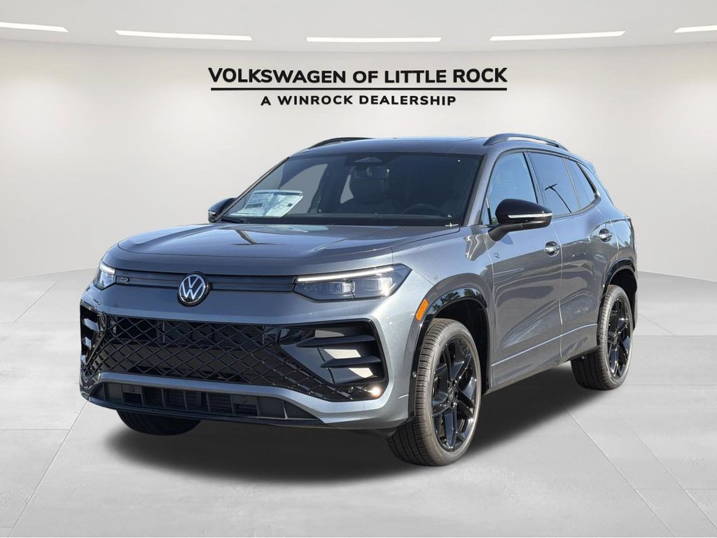 2026 Volkswagen Tiguan 2.0T SE R-Line Black 4Motion's photo