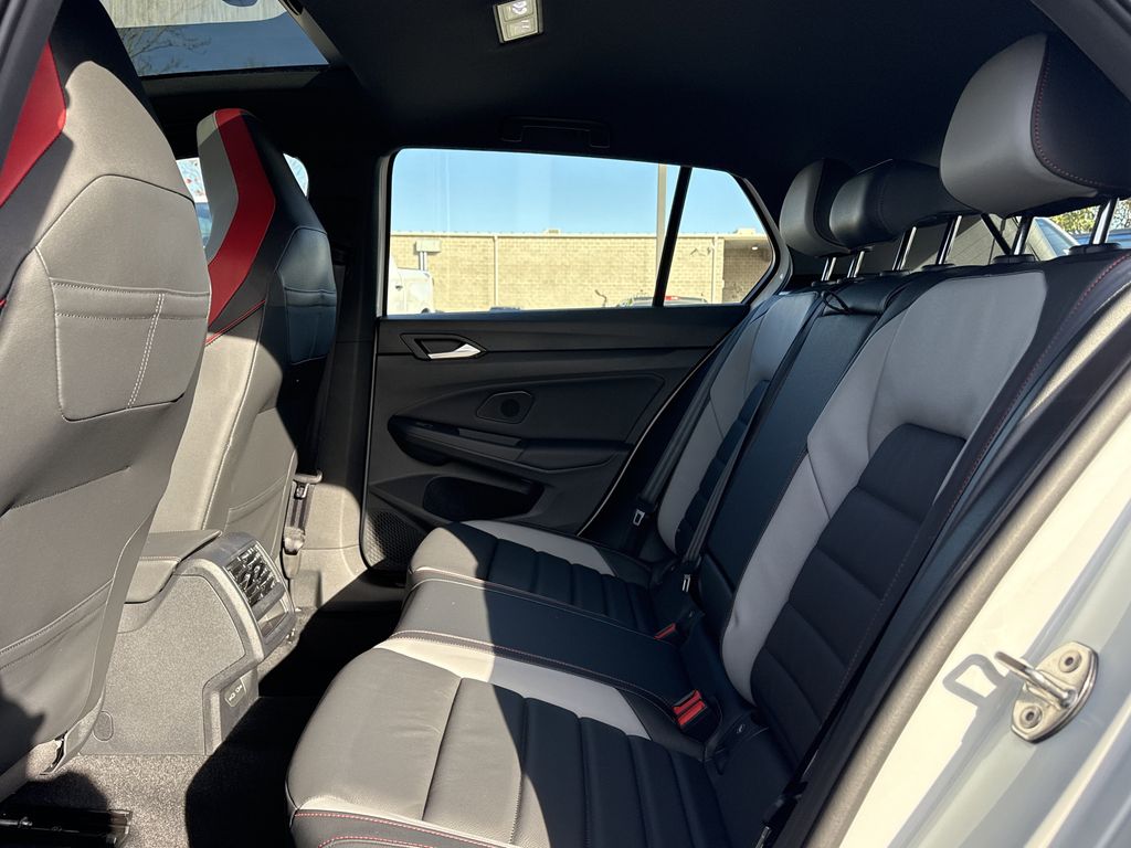 2026 Volkswagen Golf GTI SE - Photo 14