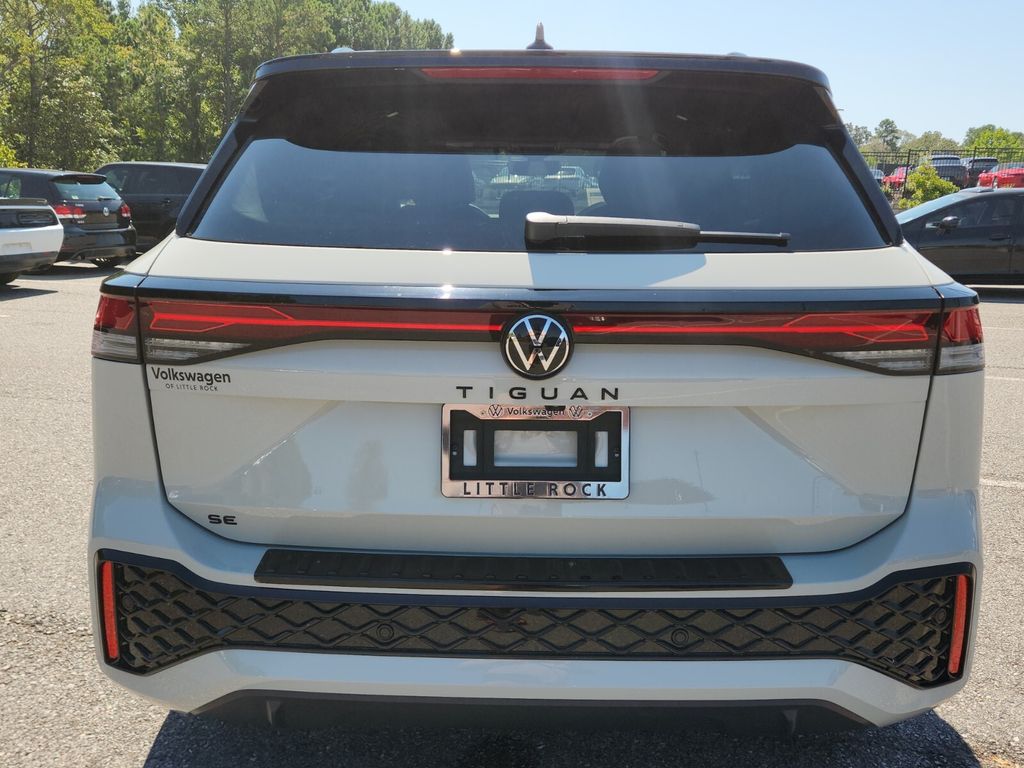 2025 Volkswagen Tiguan SE R-Line Black photo 4