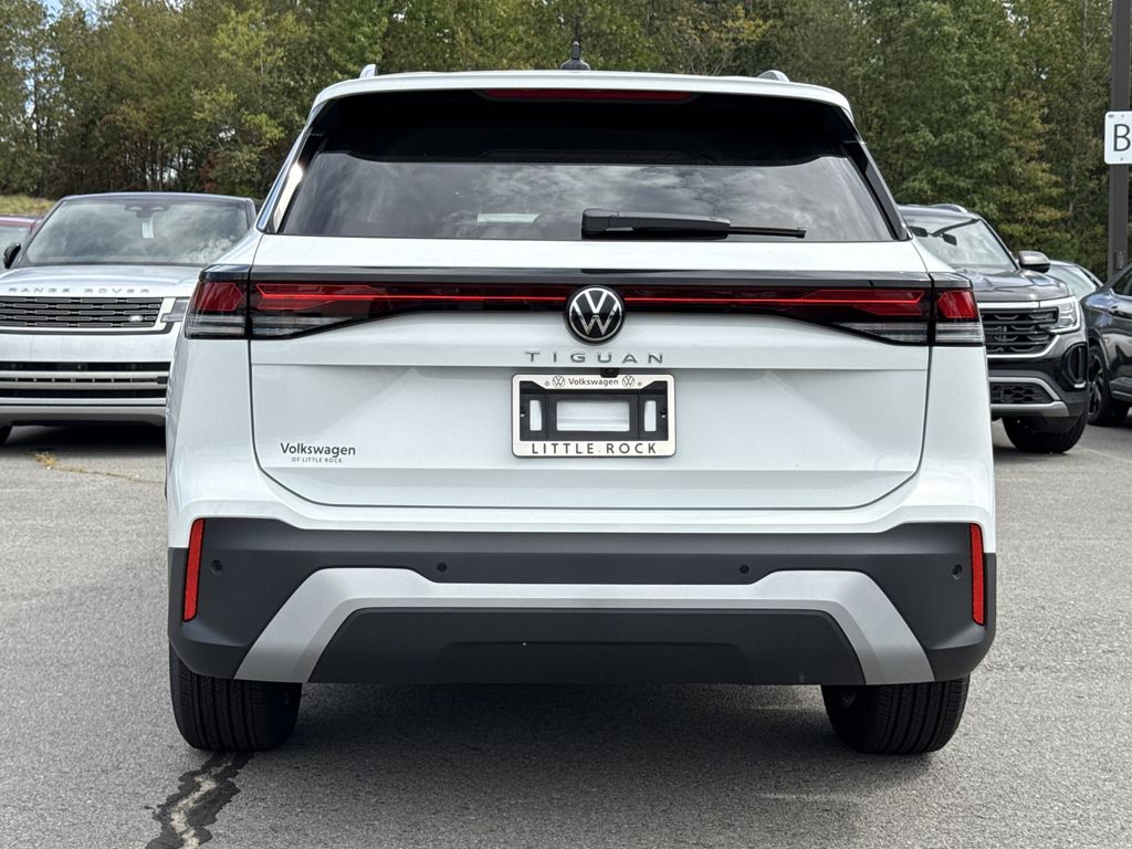 2025 Volkswagen Tiguan S photo 3