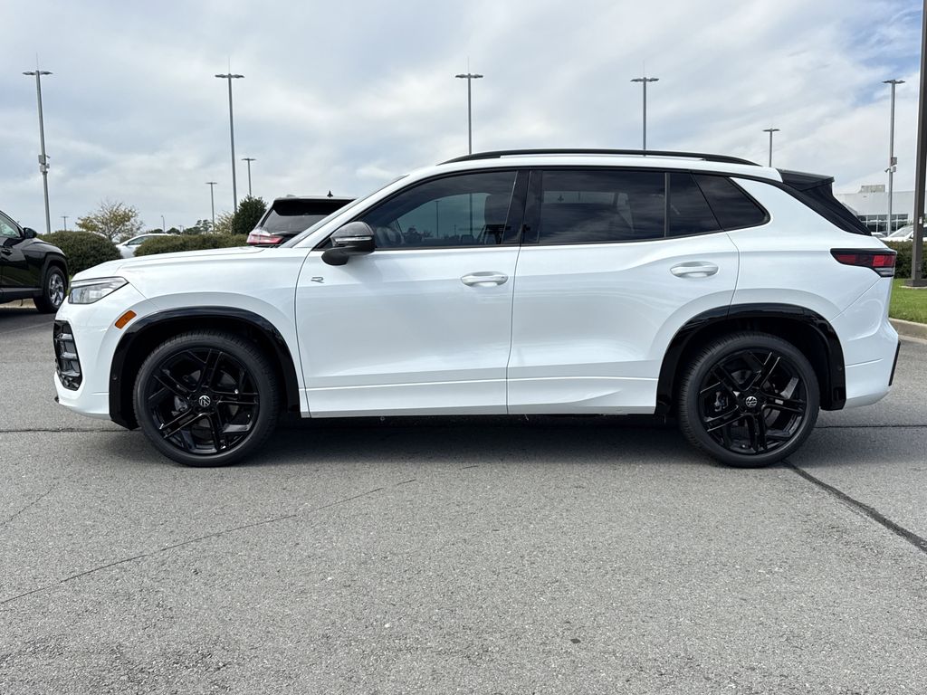 2025 Volkswagen Tiguan SE R-Line Black photo 2