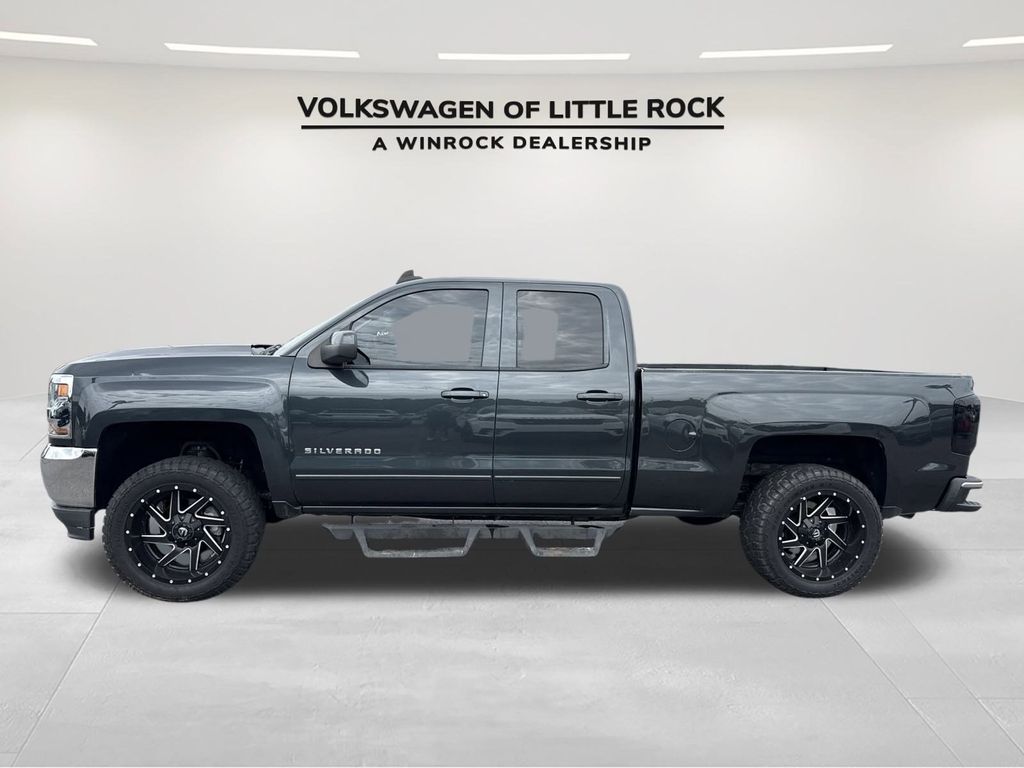 Used 2018 Chevrolet Silverado 1500 LT with VIN 1GCRCREC6JZ160435 for sale in Little Rock