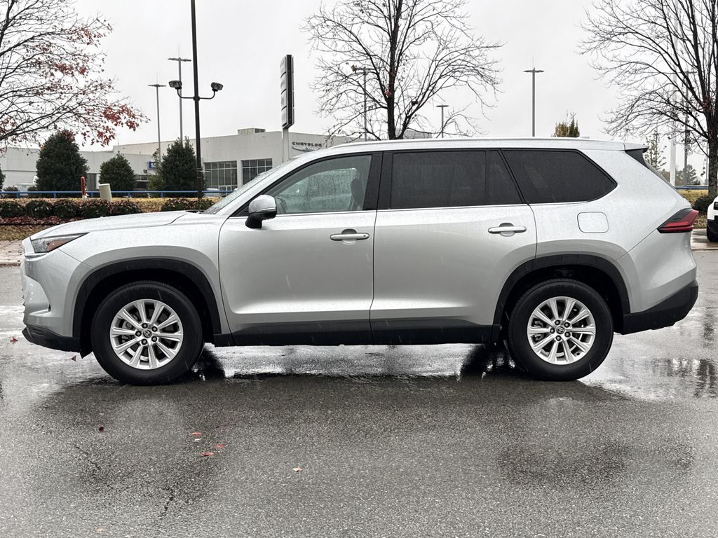 2025 Toyota Grand Highlander XLE photo 3