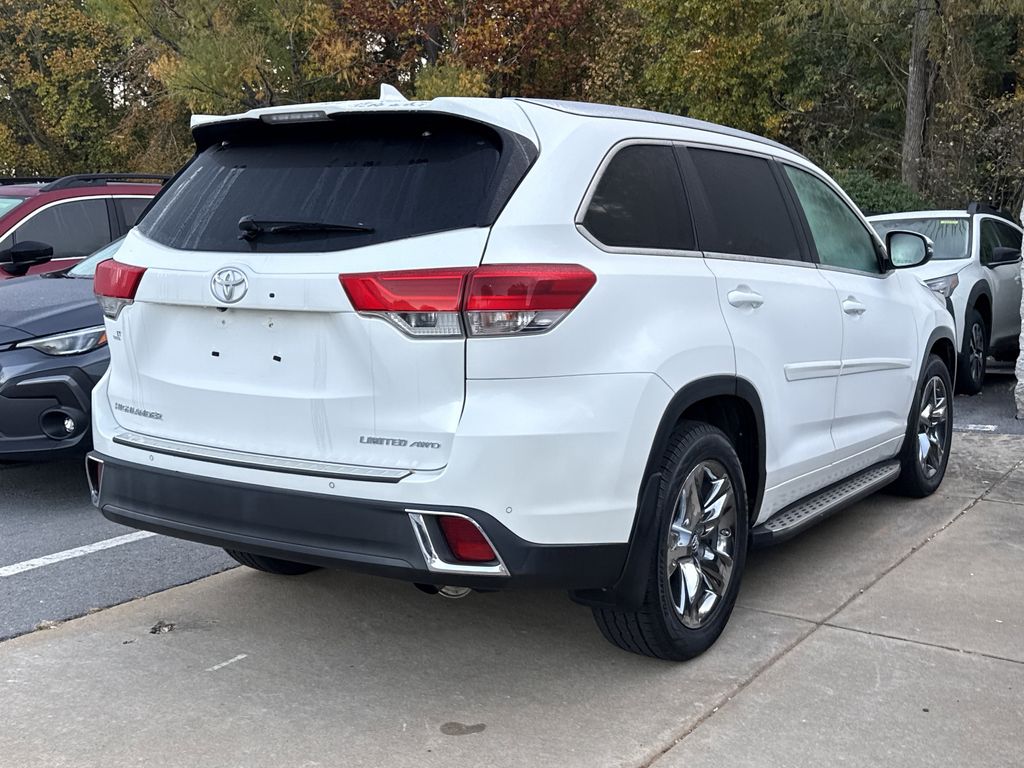 2019 Toyota Highlander Limited Platinum photo 3