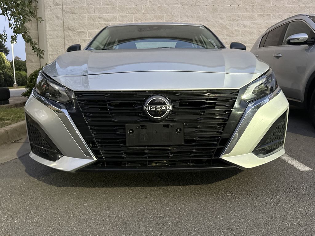 2024 Nissan Altima 2.5 SV photo 2