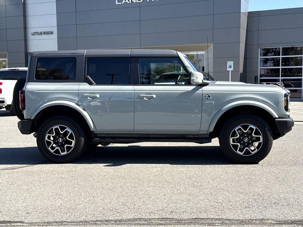 2024 Ford Bronco Outer Banks photo 3