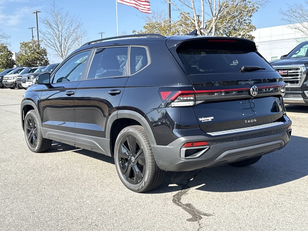 New 2026 Volkswagen Taos 1.5T SE Black SUV