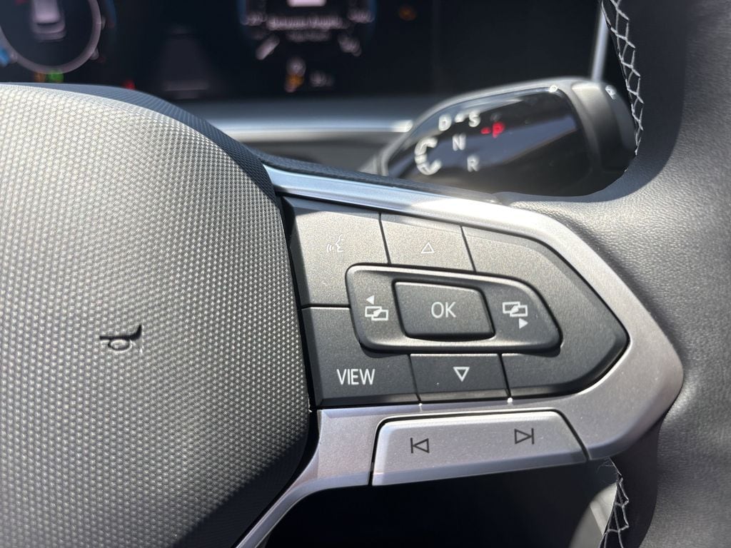 2025 Volkswagen Tiguan SE - Photo 29
