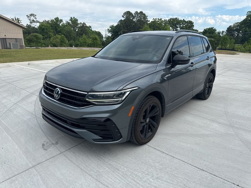 2023 Volkswagen Tiguan 2.0T SE R-Line Black's photo