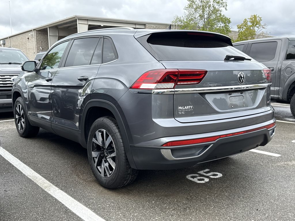 2022 Volkswagen Atlas Cross Sport SE photo 2
