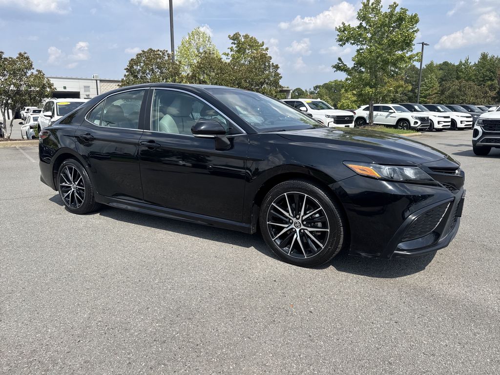 2022 Toyota Camry SE photo 3