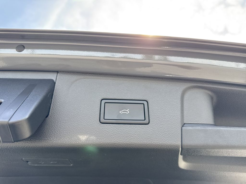 2026 Volkswagen Atlas SE w/Tech - Photo 17
