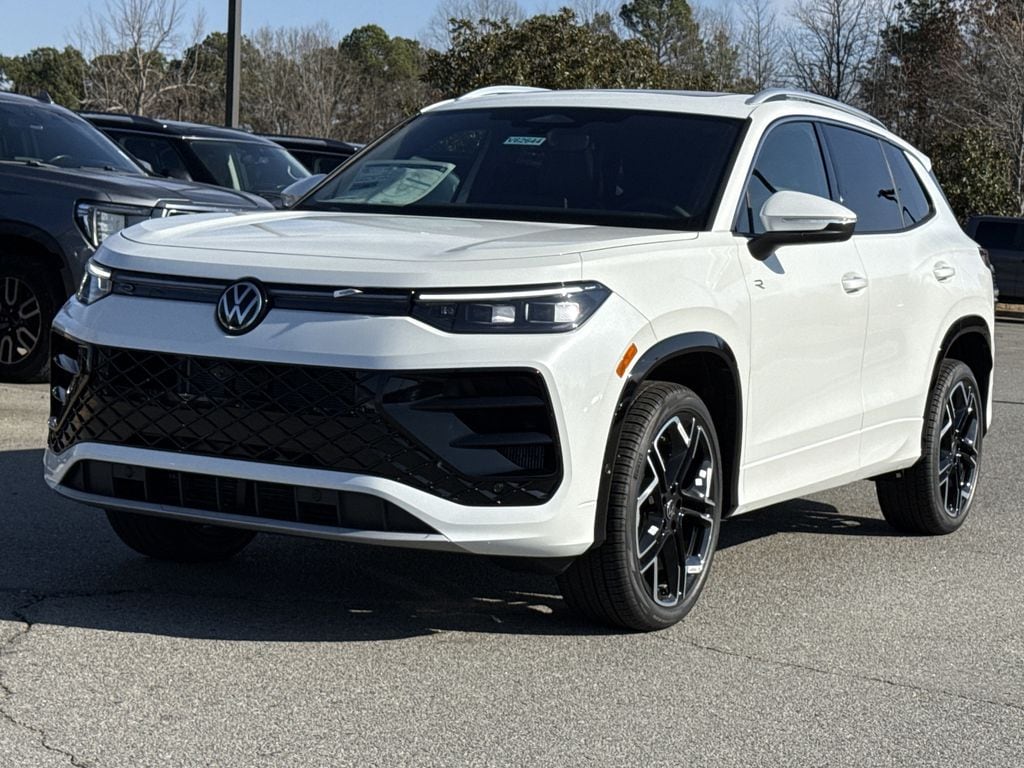 2026 Volkswagen Tiguan SEL R-LINE TURBO's photo