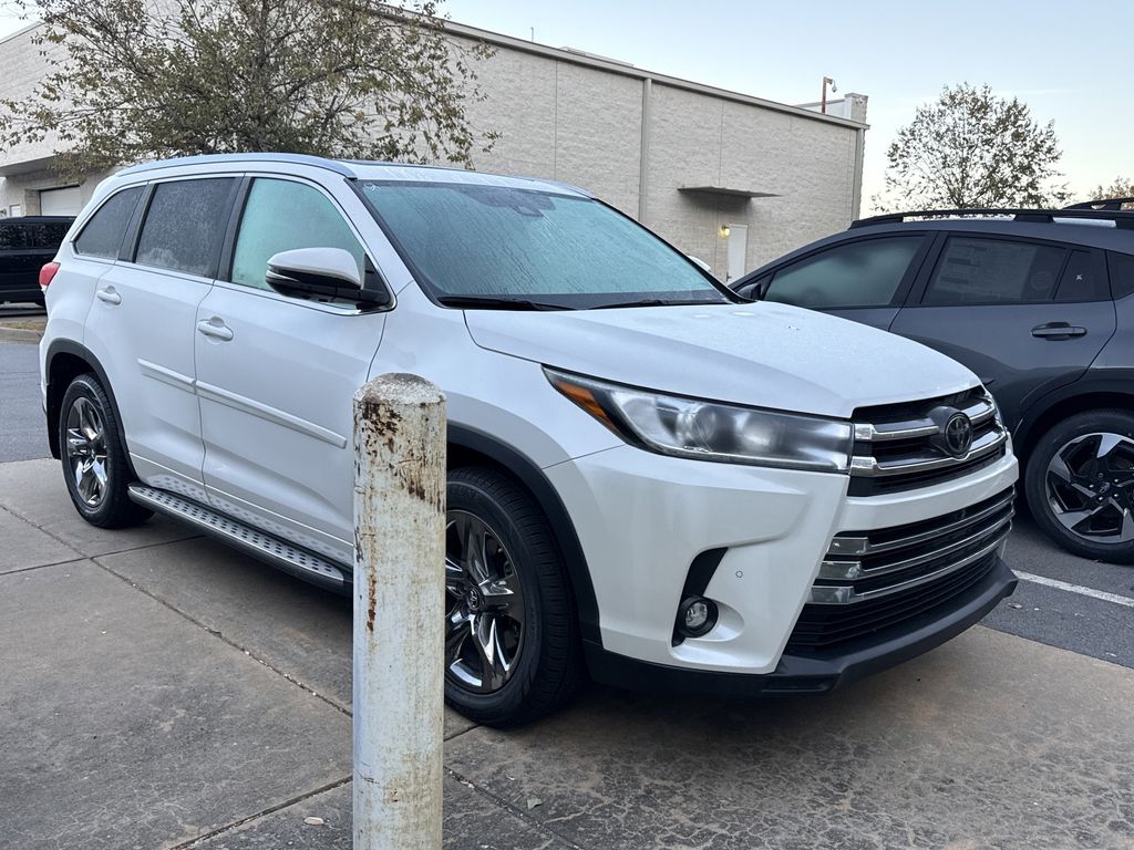 2019 Toyota Highlander Limited Platinum photo 2