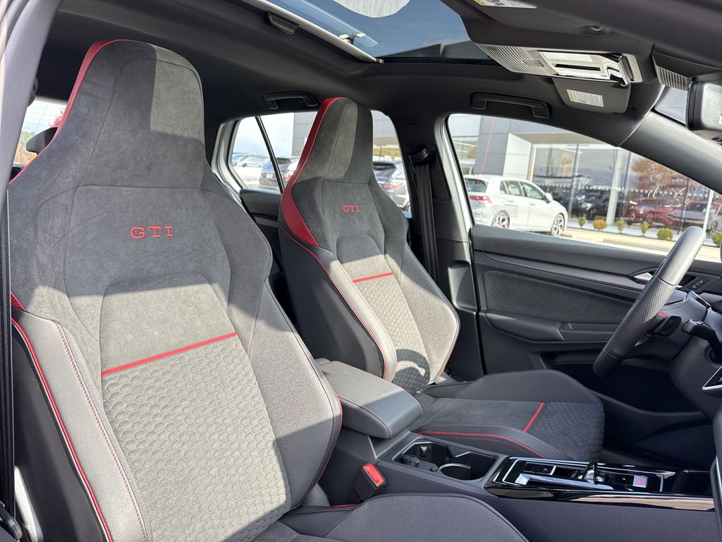 2026 Volkswagen Golf GTI SE - Photo 17