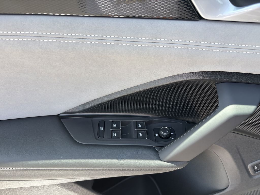 2025 Volkswagen Tiguan SE - Photo 26