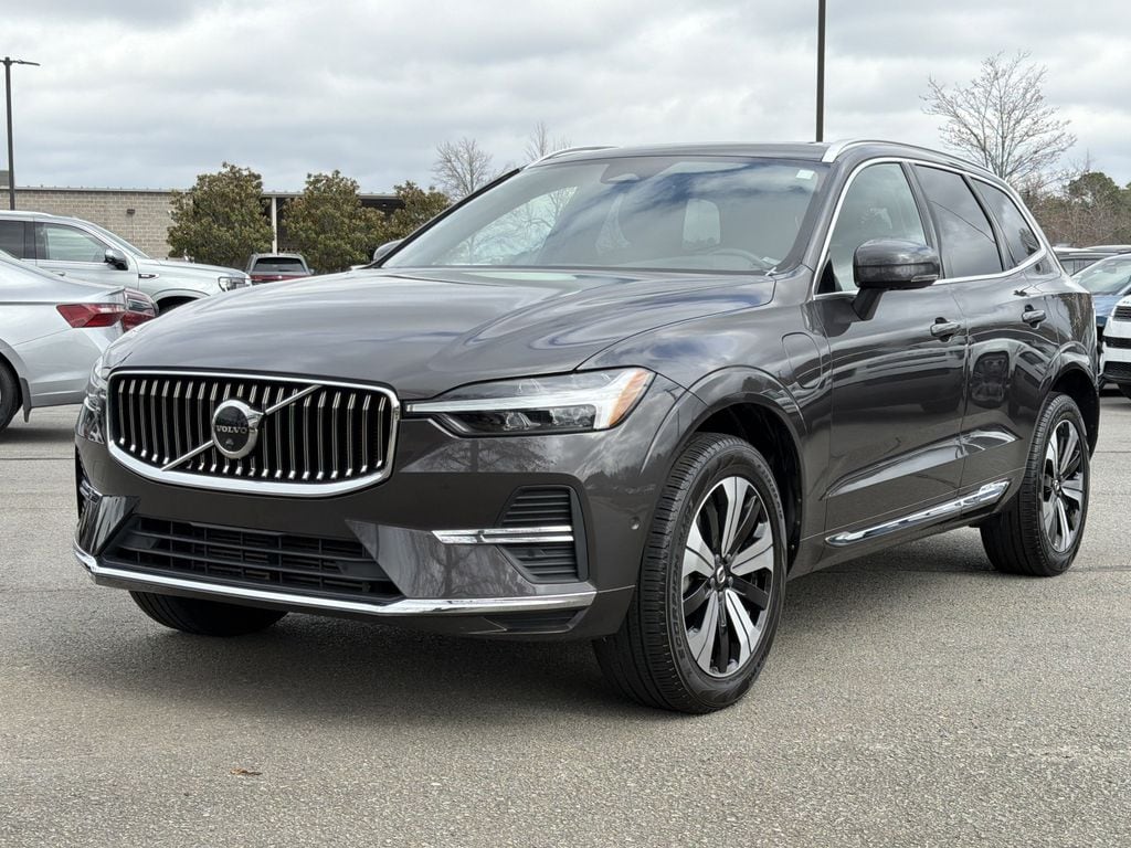 2023 Volvo XC60 T8 Plus Bright Theme AWD's photo