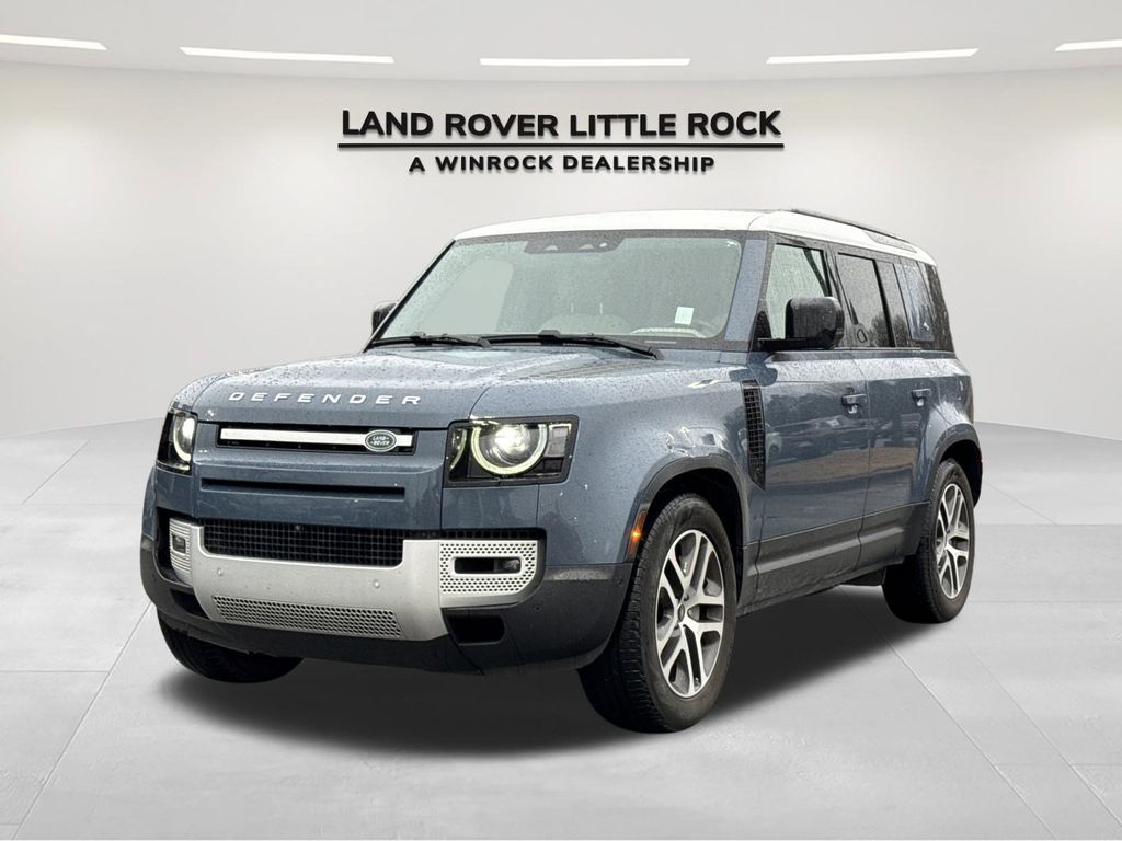 2024 Land Rover Defender S's photo