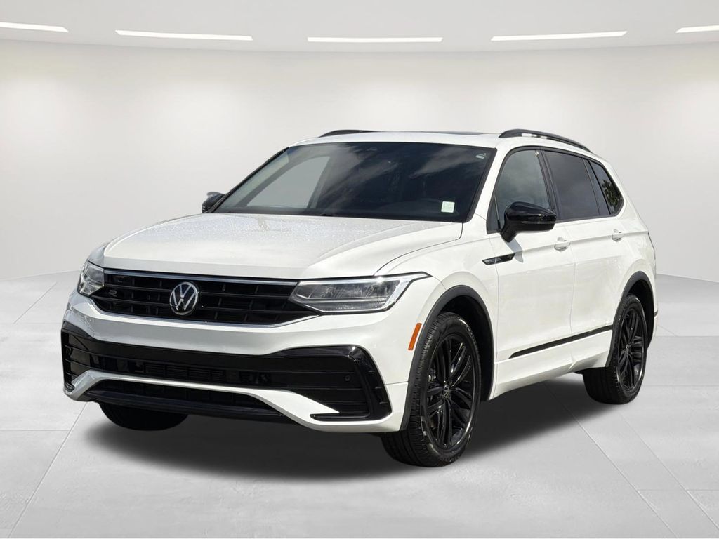 2022 Volkswagen Tiguan 2.0T SE R-Line Black's photo