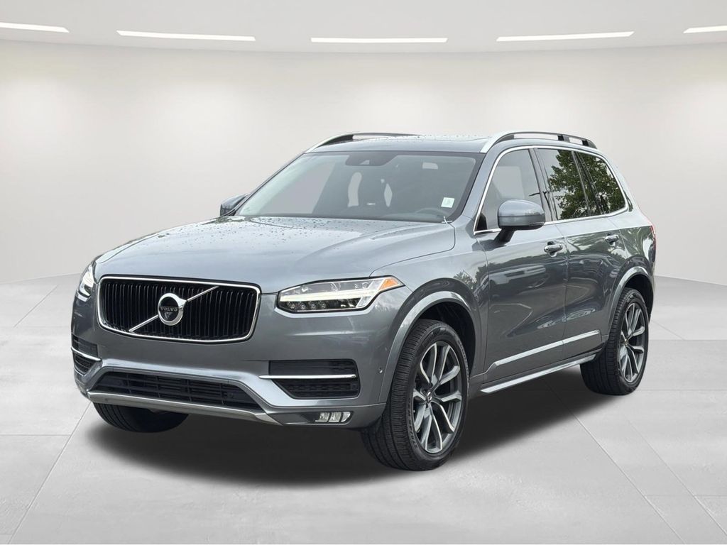 2018 Volvo XC90 T6 AWD Momentum's photo